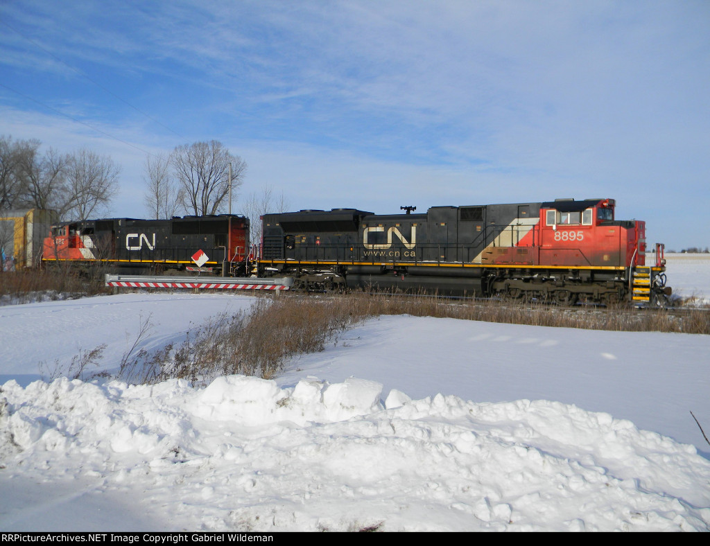 CN 8895 & CN 5692 in Anton Siding